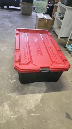 Husky 57 Gal. Pro Grip Storage Tote.