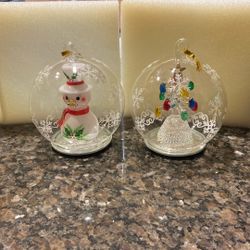 Christmas Tree Globe. 