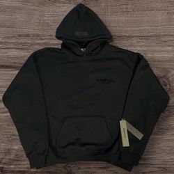 🔥 FEAR OF GOD ESSENTIALS HOODIE – BLACK (STRETCH LIMO) – SIZE L (NEW)