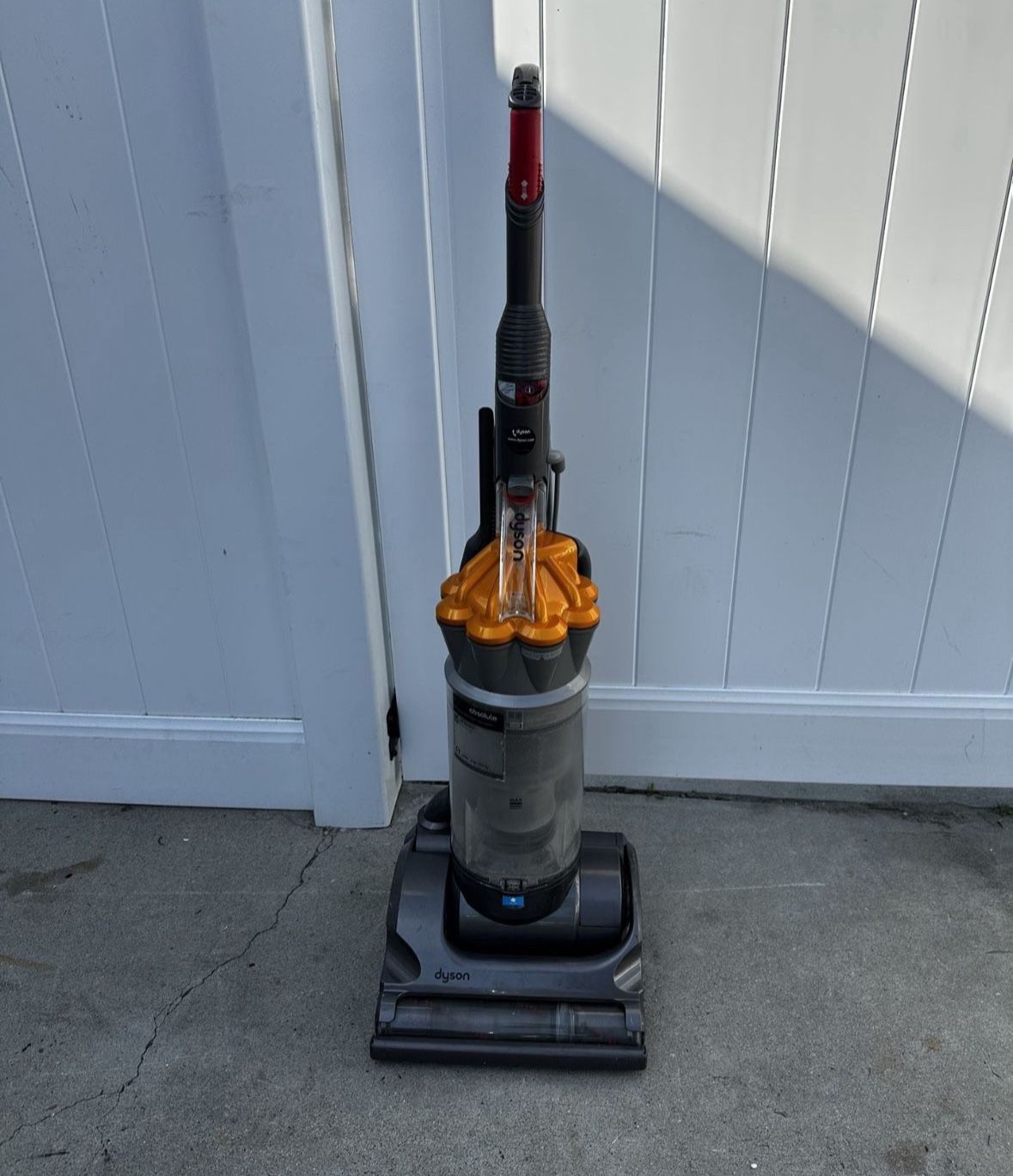 Dyson DC17 Absolute Animal Upright HEPA Vacuum Cleaner