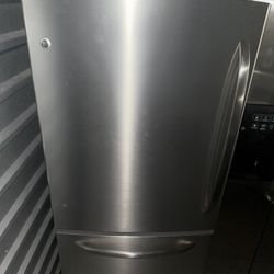 GE Refrigerator 