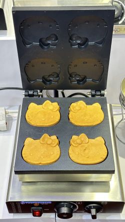 Hello Kitty Taiyaki Waffle Maker