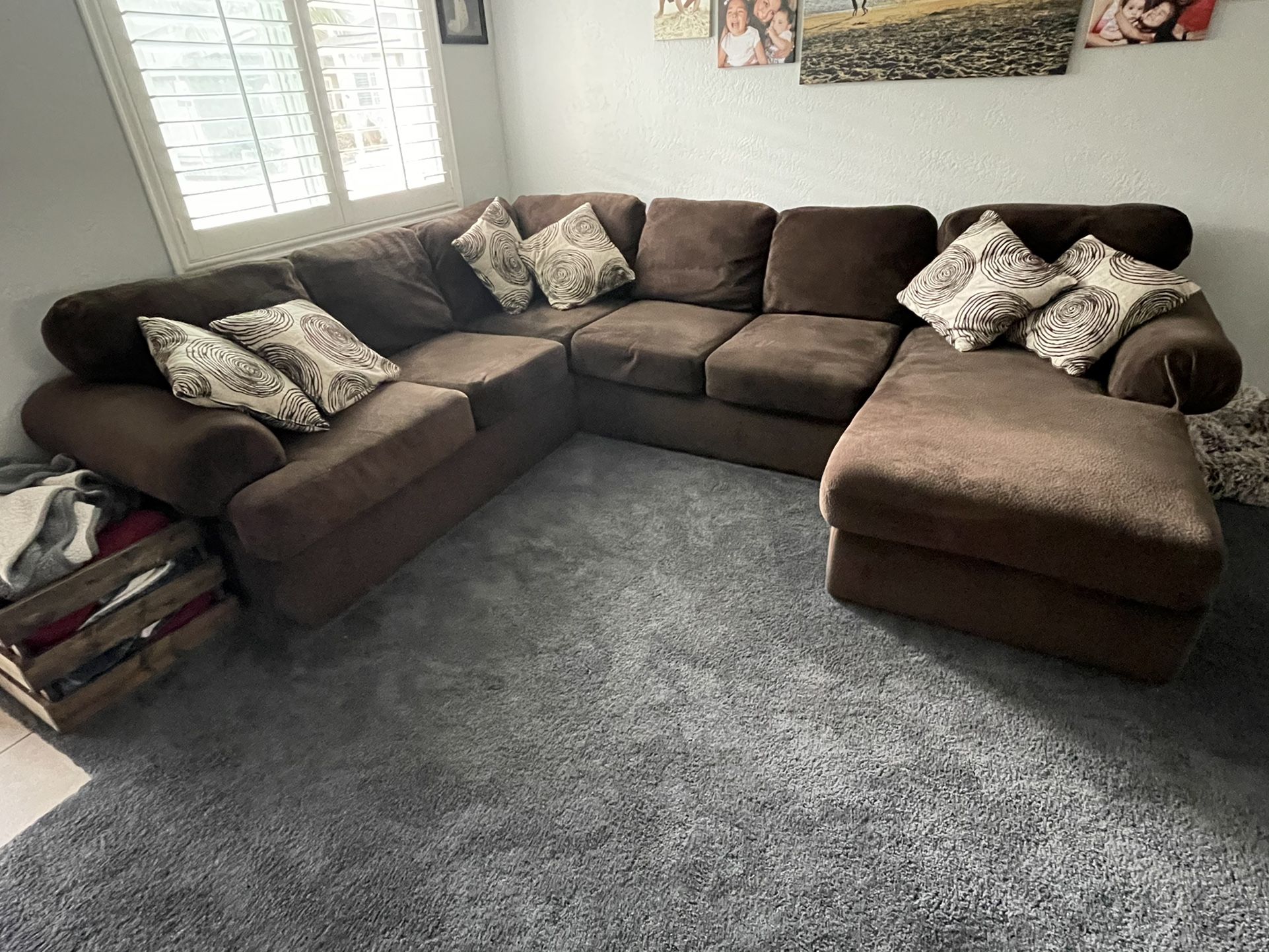 Jerome’s Sectional Sofa Couch