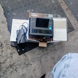 SELPHY Compact Photo Printer SELPHY CP1300  $40 Semi New 