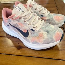 Women’s NIKE Shoes Size 5.5 