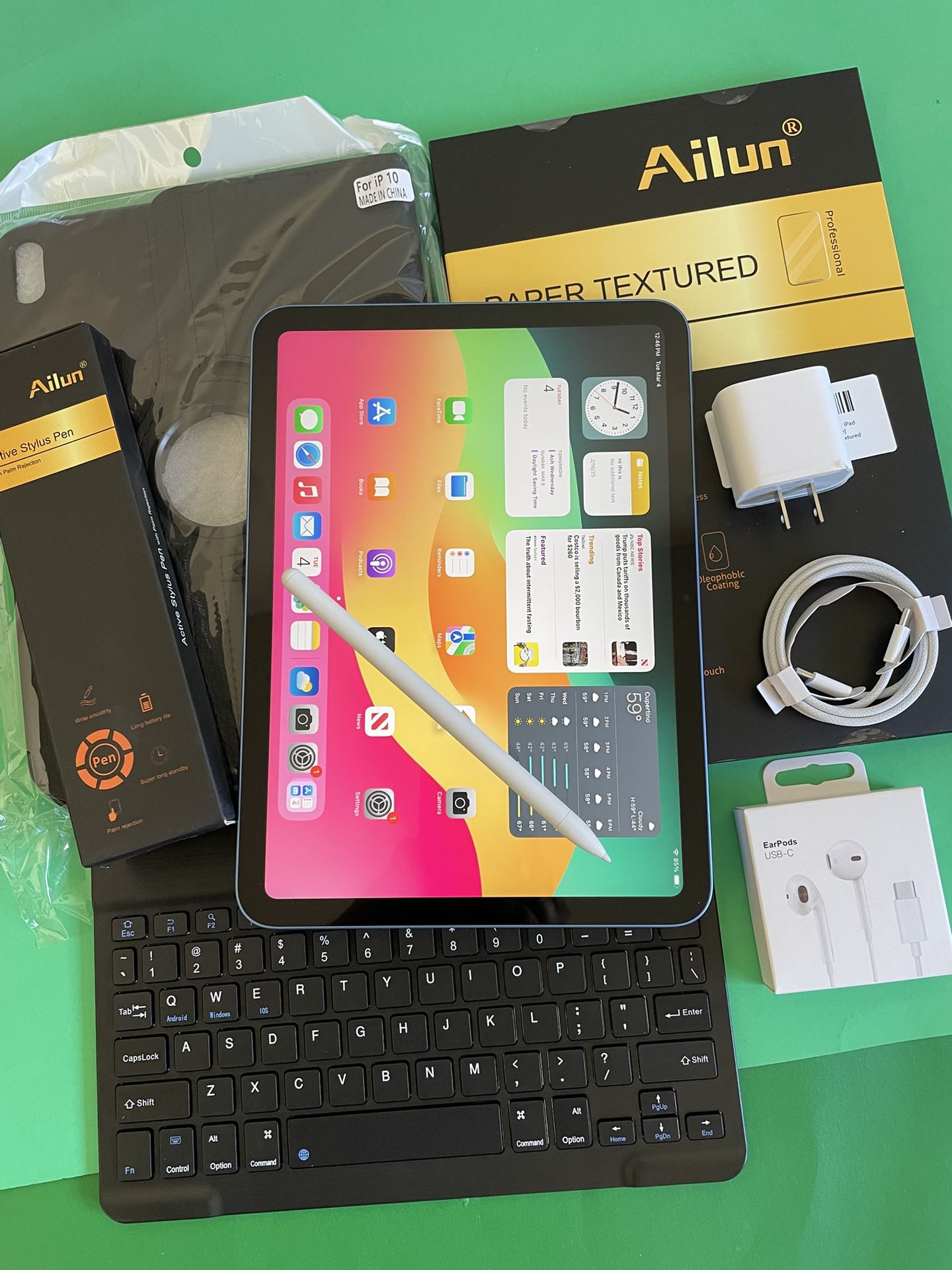 256gb Apple IPad 10th Generation (10.9” Liquid Retina / 2022 model) with pen, keyboard, case & Accessories (warranty 2026)