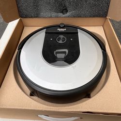 iRobot Roomba i6+ Self-Emptying Robot Vacuum + Clean Base Dock