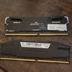 2 8Gb sticks of DDR4 3200mhz