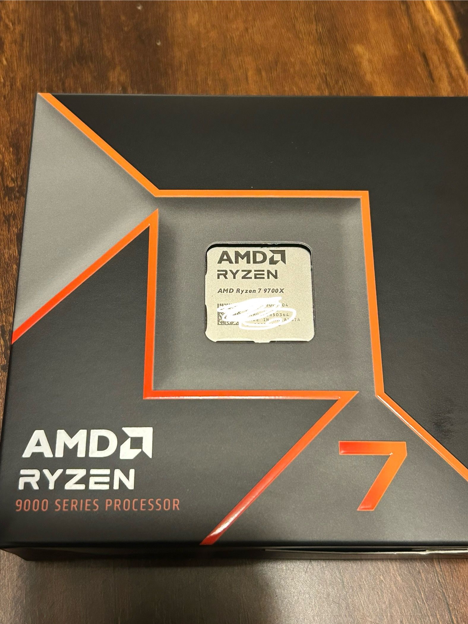 AMD RYZEN 7 9700X