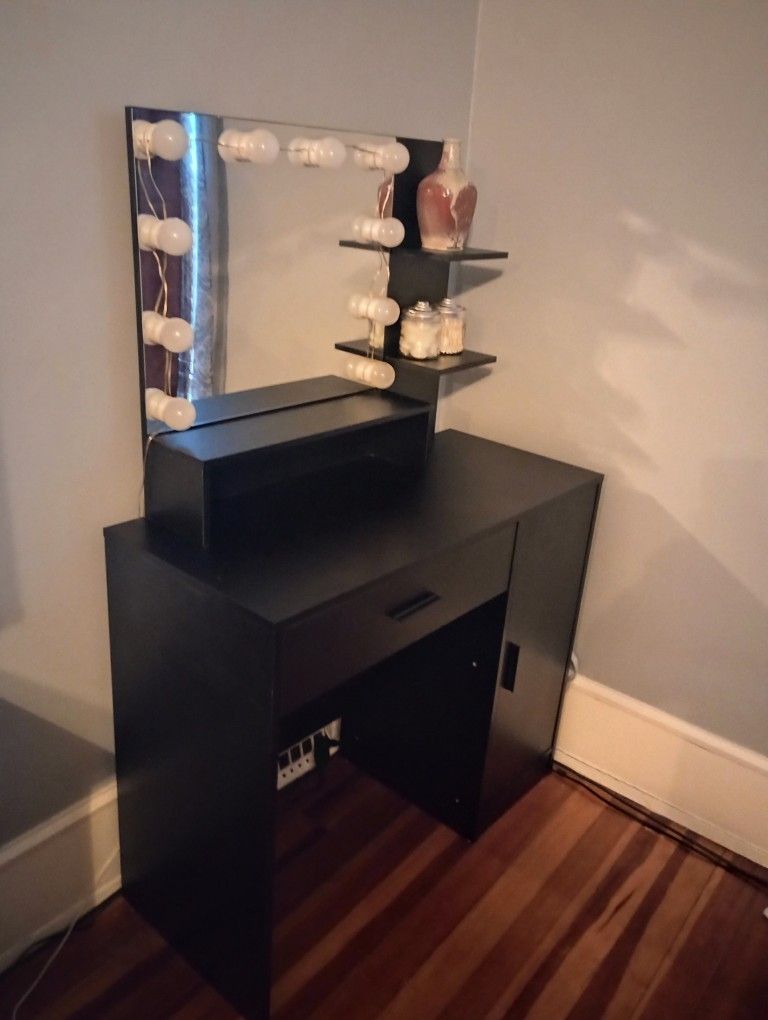 Makeup Table
