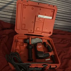 Milwaukee 5/8 Inch Corded Rotary Hammer