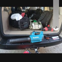 Makita 18V LXT Battery-Powered Leaf Blower Kit