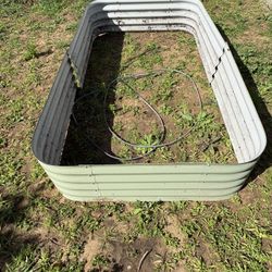 Birdies Raised Steel Garden Bed