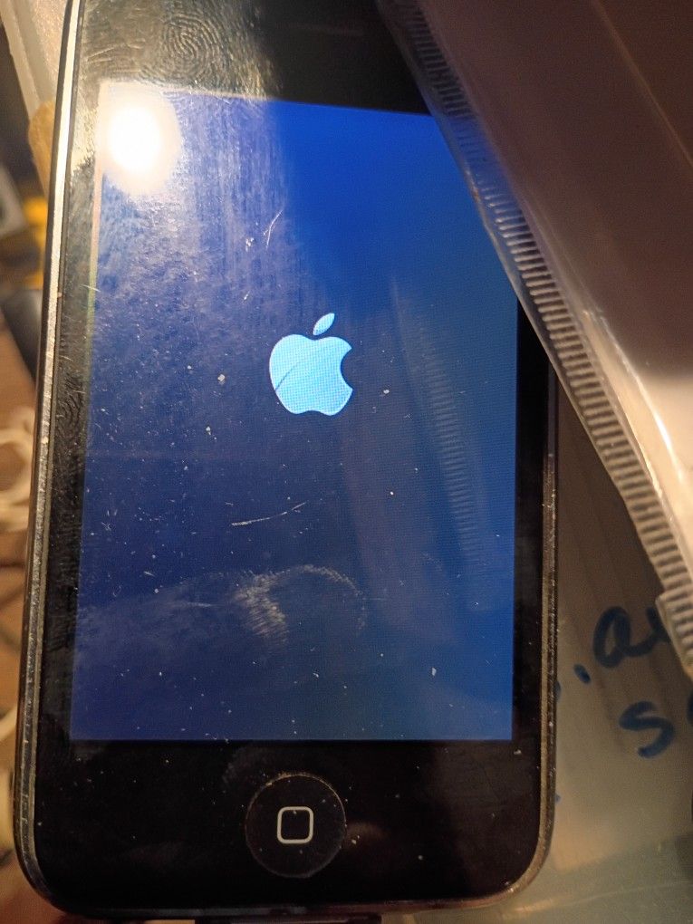 ORIGINAL APPLE IPHONE A1303 BLACK/WHITE SOLD AS IS) BOOT UP