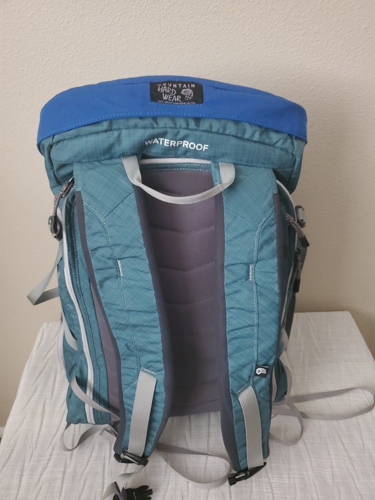 Mountain Hard Wear Bag  6  G .Good Condition