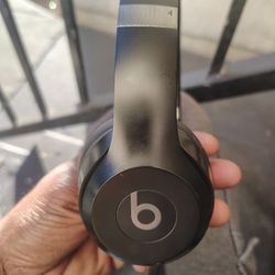 Beats Solo 4 - Bluetooth Wireless On-Ear Headphones