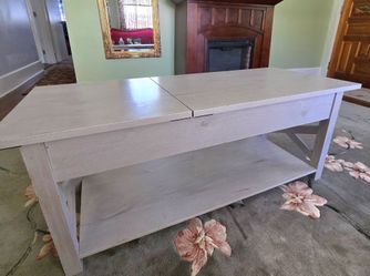 Coffee table that lifts up for storage