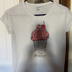 Gap-Kids cupcakes for breakfast .