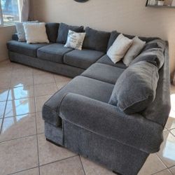 Beautiful Grey Sectional Couch From Jerome's LIKE NEW 