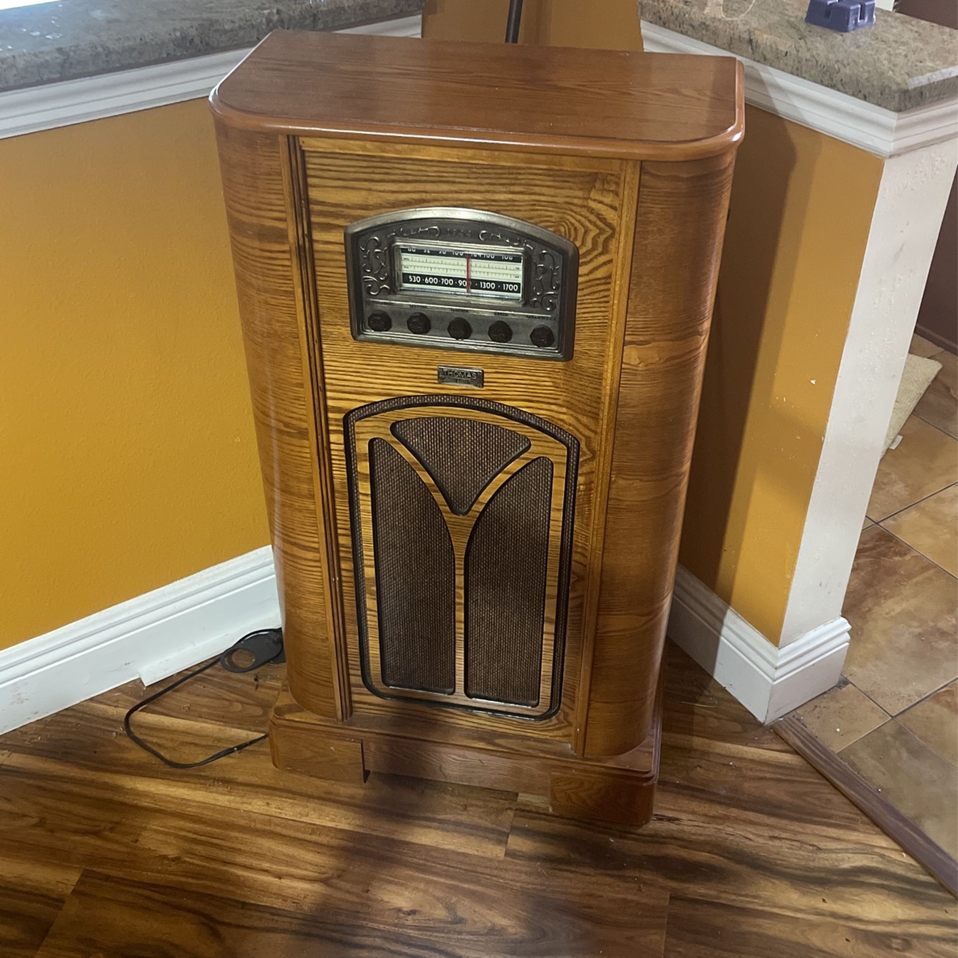 Antique Radio And Console