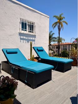 Reclining Outdoor Lounge Chairs