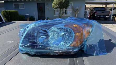 2009-2011 Toyota RAV4 headlight, Drivers Side