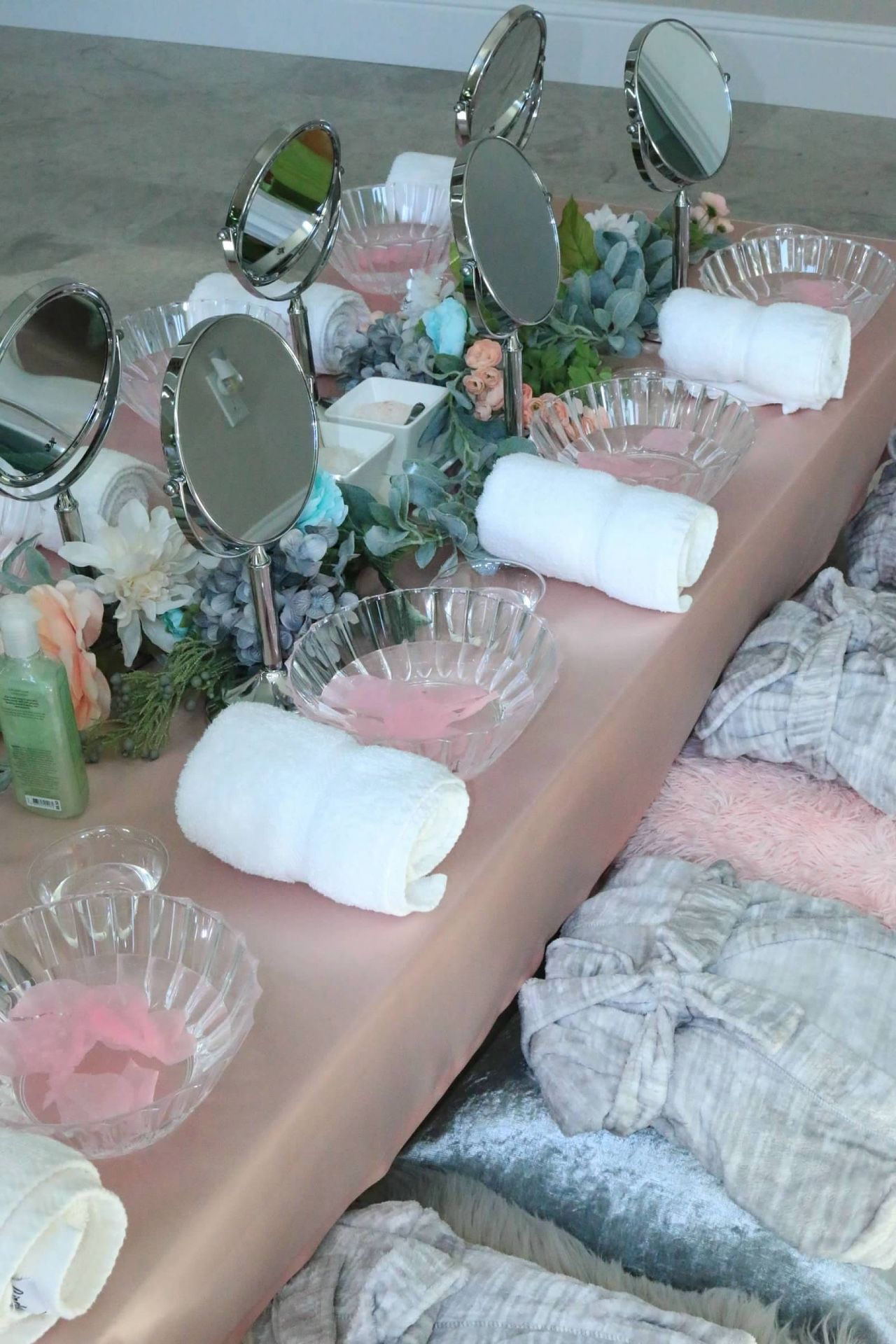 Mirrors/robes For Spa Party