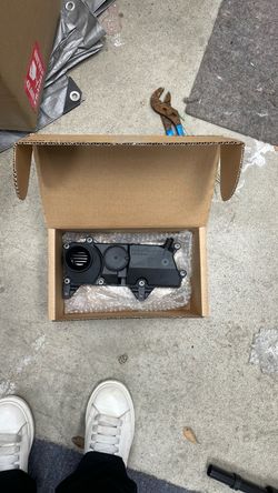 Engine PCV Valve / Crankcase Breather Assembly – HL14-2570010-AAB