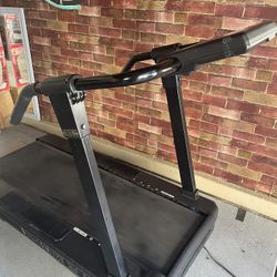 Tread Mill, Cushion Deck, Variable Speed & Grade