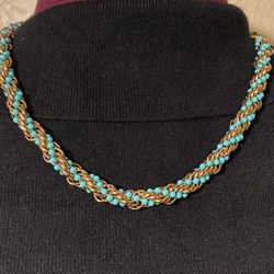 The Vintage Avon Twist Rope Necklace from 1972 features a stylish gold tone design with turquoise beads, measuring 20 inches in length. This original 