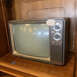 Vintage 1980s RCA CRT TV