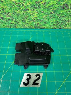 2005-2011 Mercedes SLK350 Right Side Seat Memory Adjustment Switch OEM