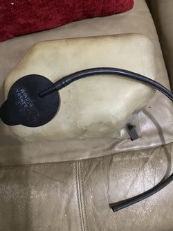 Windshield Wiper Reservoir