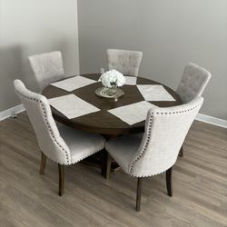 Raymour & Flanigan Dining Set