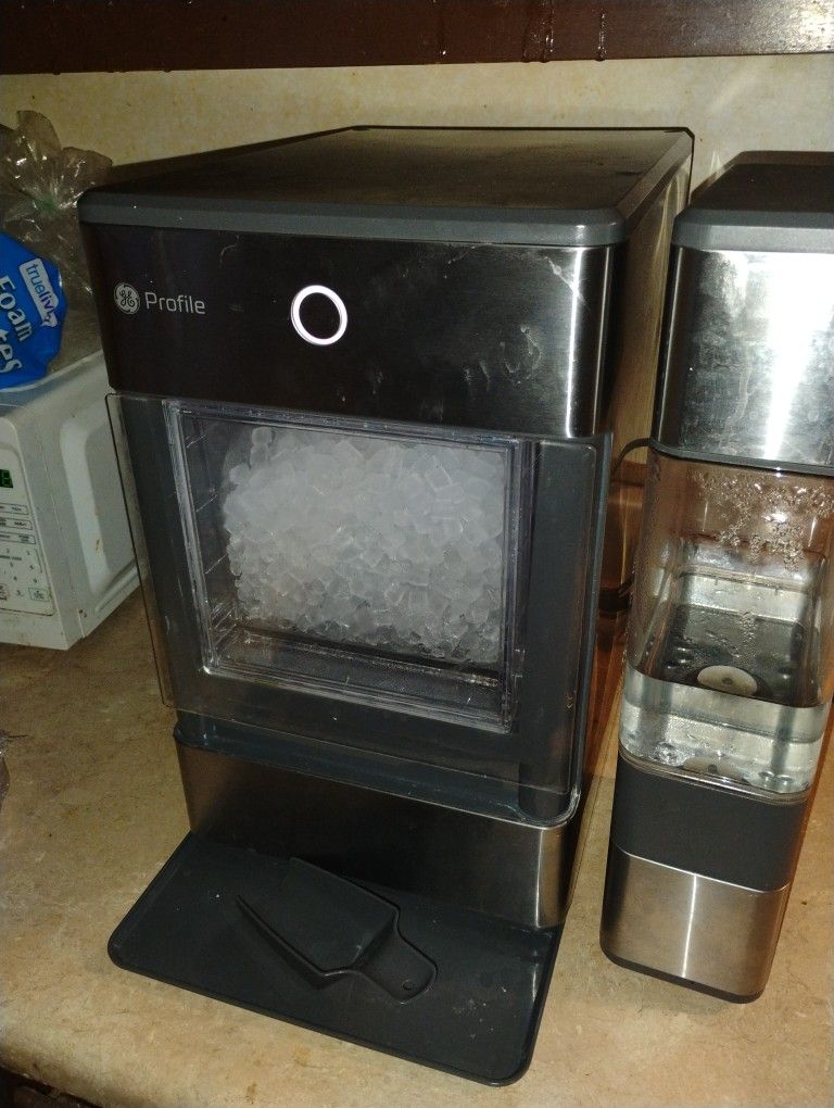 GE PROFILE ICE MAKER
