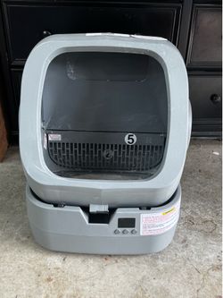 Self cleaning automatic cat litter box