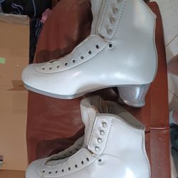 Women's Ice Skates Size 5.5---BOOTS ONLY