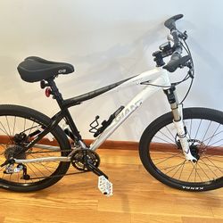 Giant XTC Mountain Bike Medium 