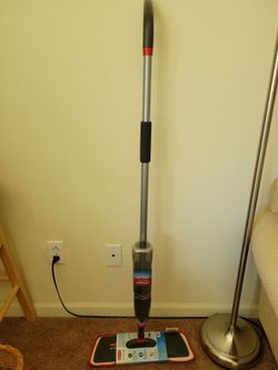 NEW Rubbermaid Reveal Spray Mop – Never Used
