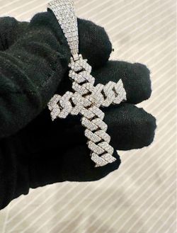 Cuban Dimand Moissanite Pendant Cross Chain 