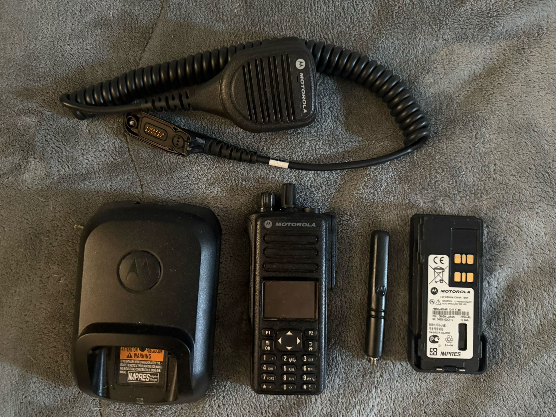 Motorola XPR7550IS UHF 403-512mhz Radio Bundle