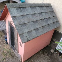 Free Free/ Sturdy Dog House