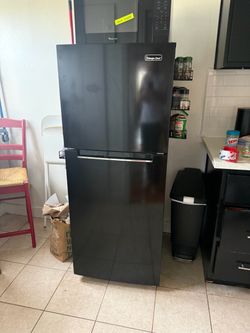 Magic Chef Refrigerator - great condition!
