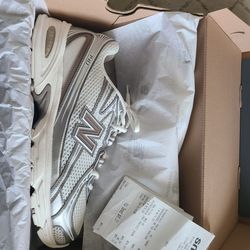 New Balance 740 (size 10.5)
