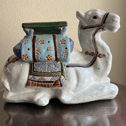 A Pair Of Patio Decoration Ceramic Hollywood Regency Camel Garden Flower Pot Stand Vintage