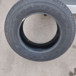 Tire Goodyear Wrangler 255 65 r17 new condition no offers no trade 75th Ave Indian School serious buyers only please