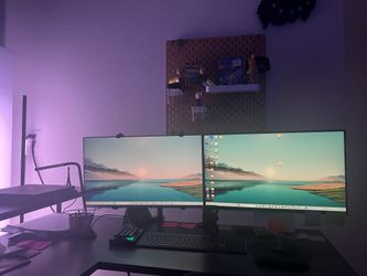 2 Monitors 27”