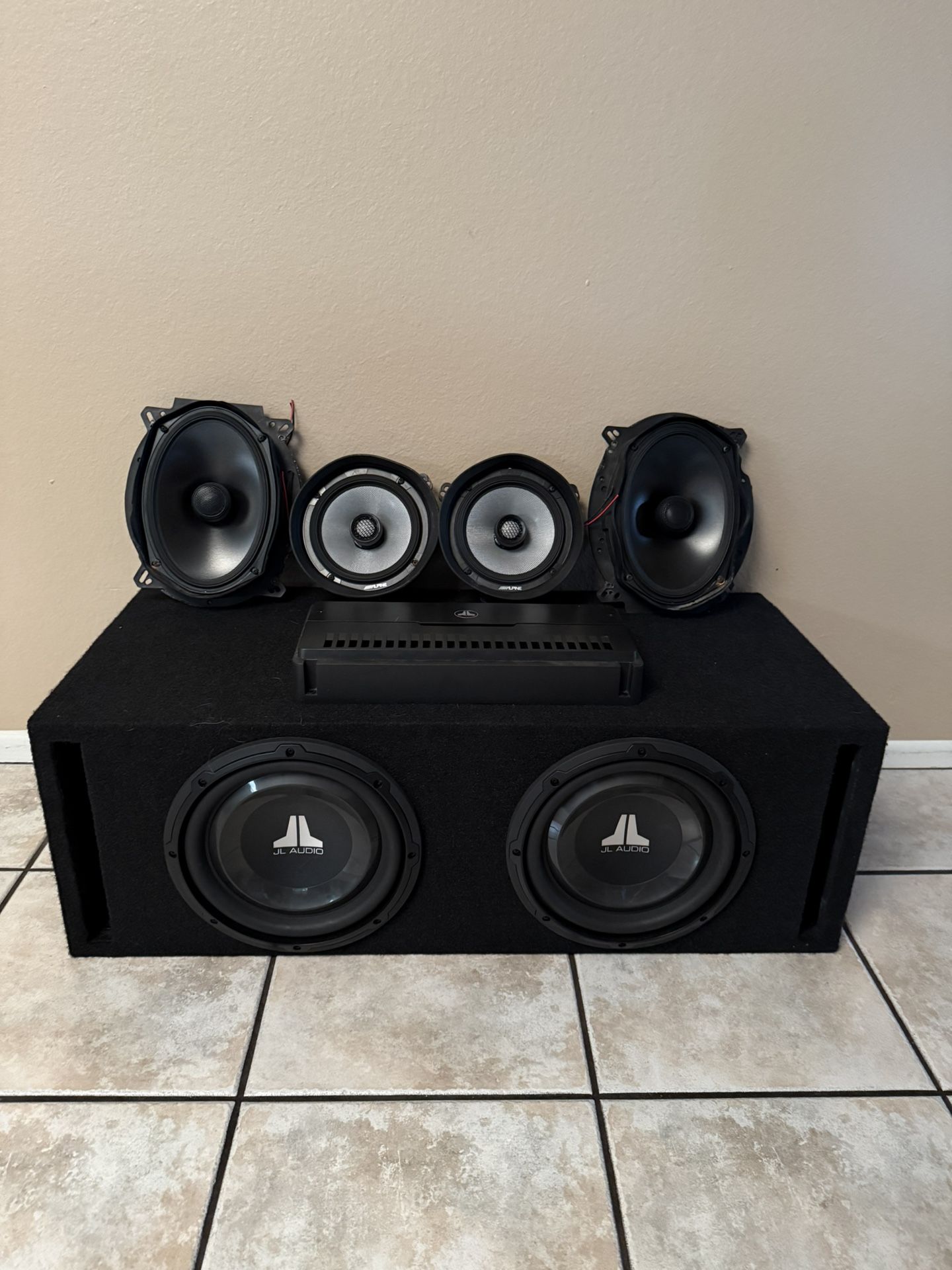 JL Audio And Alpine Sound System For Car