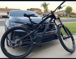 Intense Carbine Carbon Mountain Bike – Fox Suspension