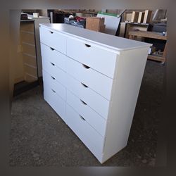 Ten drawers dresser with rails